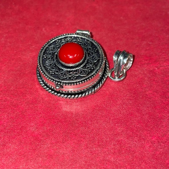 Coral Locket - Picture 8 of 13